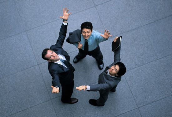 本周黄金怎么走？市场再现分歧！技术面：头肩顶预示大跌